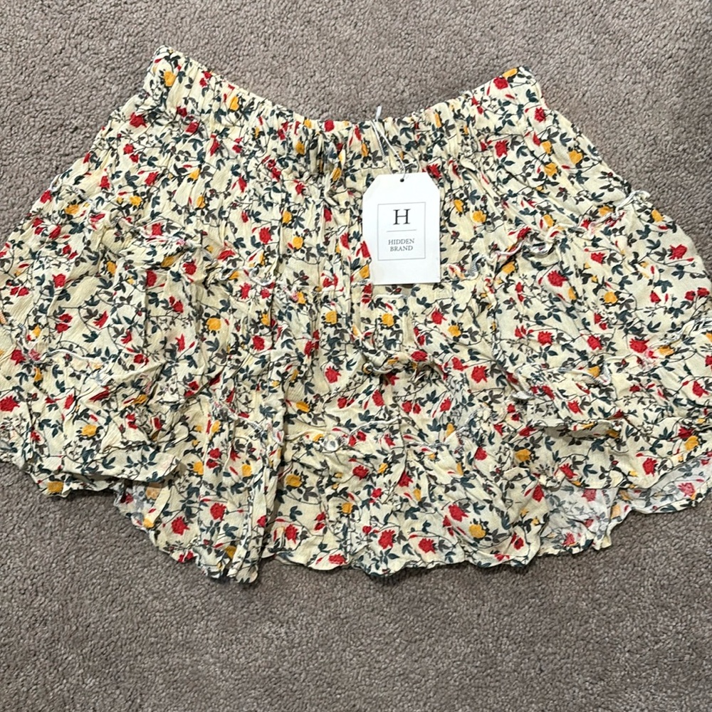 Hidden brand flowy skirt.